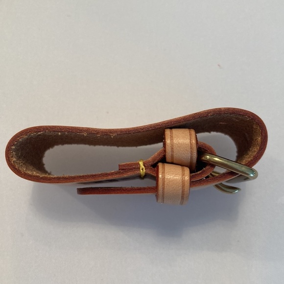 LOUIS Vuitton Handle Keeper - Picture 4 of 9